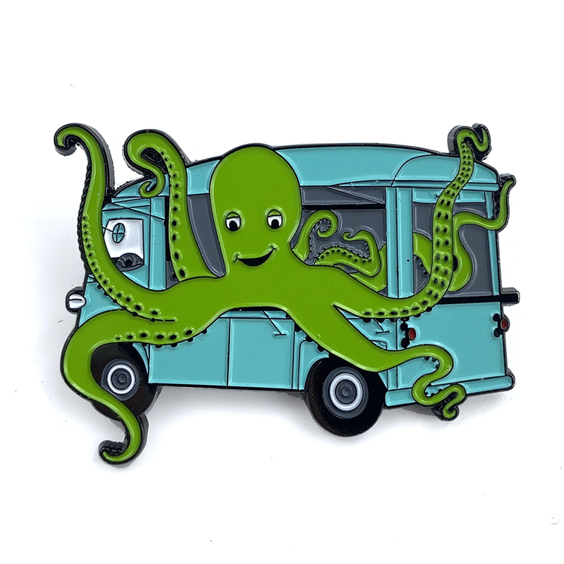 Pin Enamel Ikan Emas Lembut